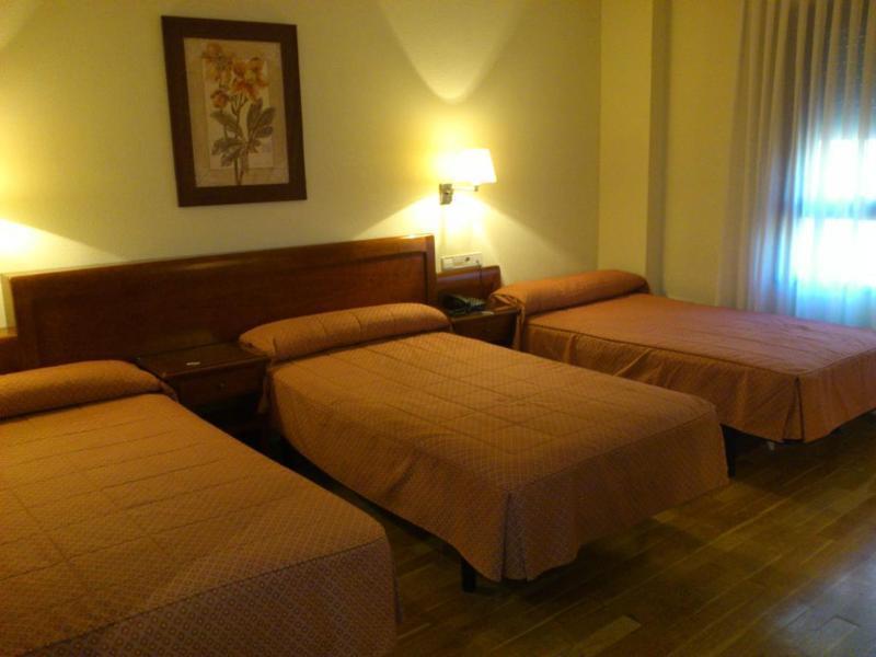 Hostal Plaza Mayor Torrejón de Ardoz Exteriör bild