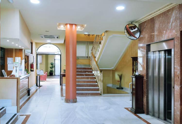 Hostal Plaza Mayor Torrejón de Ardoz Exteriör bild