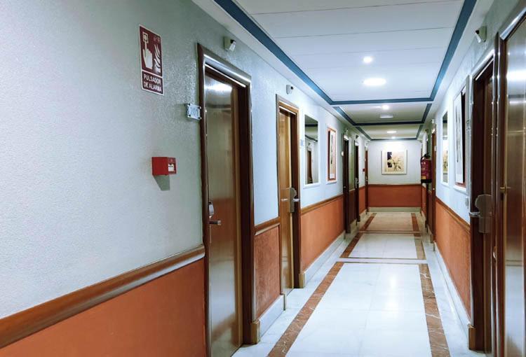 Hostal Plaza Mayor Torrejón de Ardoz Exteriör bild
